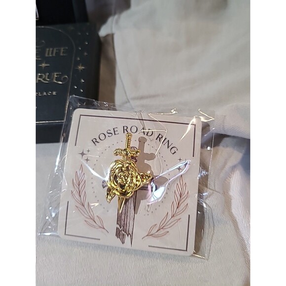 The Bookish Box Accessories 6pc Bundle T SHIRT XS – No Book Included + bonus - Picture 4 of 9